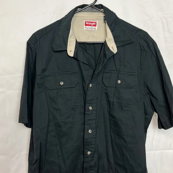 Men’s Wrangler short sleeve button down dress shirt - Picture 3 of 4